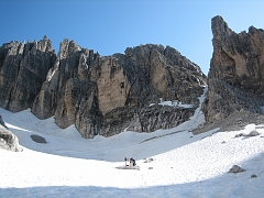 08 Anstieg zum Sentiero Brentari, links neben der Schneerinne